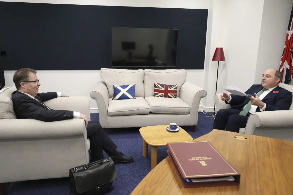 Norsk og britisk forsvarsminister (Gram og Wallace)