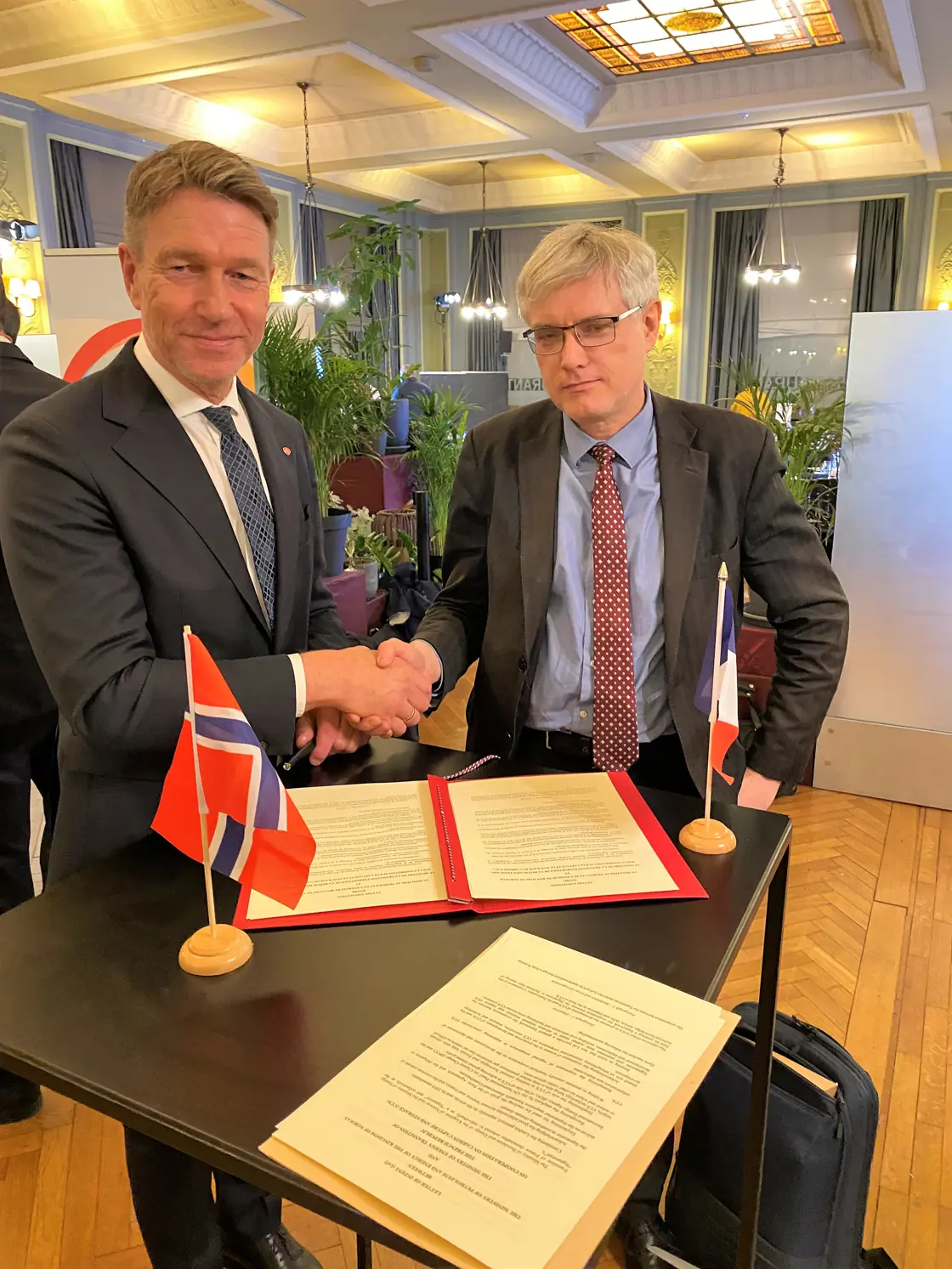 Minister Terje Aasland and the French Director General of Energy and Climate 