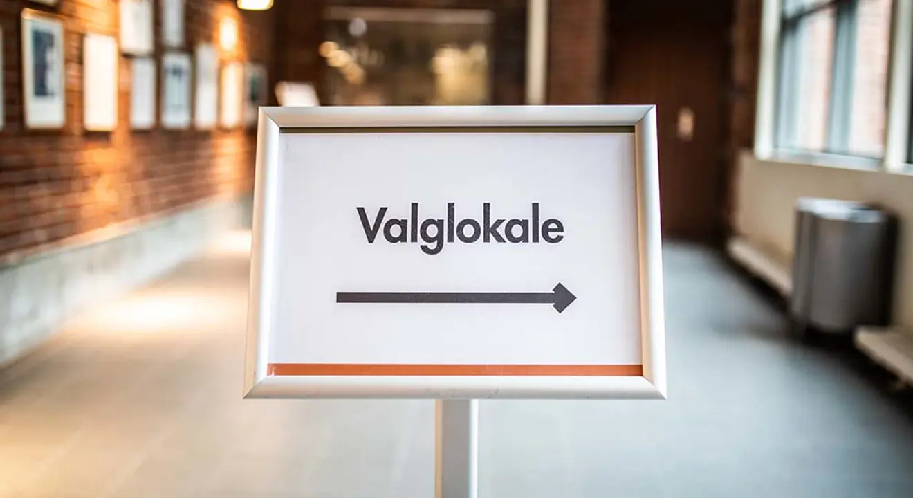 Skilt med teksten Valglokale
