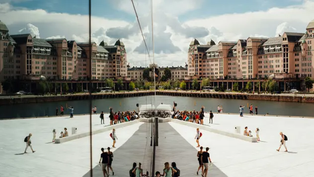 Refleksjon av operahuset